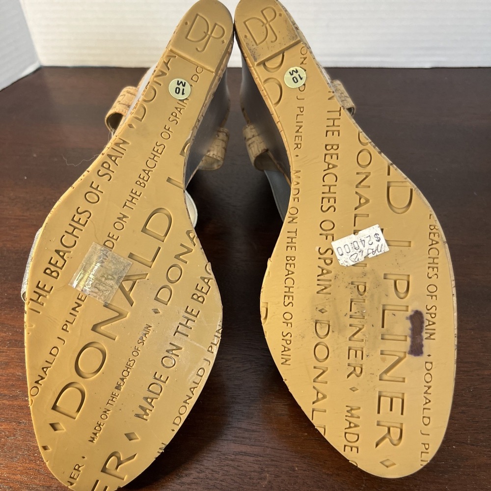 Donald J Pliner Majio T-Strap $280 Cork Wedge Heels Size 10 Silver Metallic Shoe - Picture 9 of 11